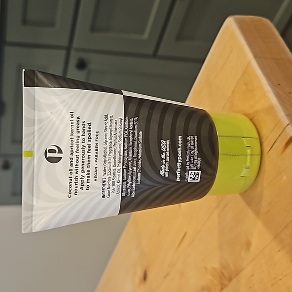 Perfectly Posh Gender Bender Hand Crème - New - Picture 2 of 3